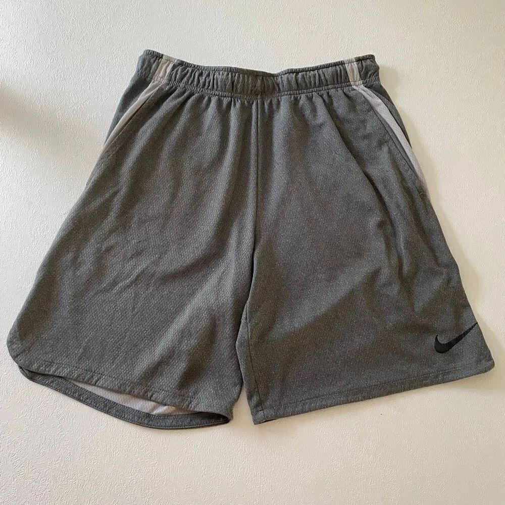 Nike Dri-FIT Gray Athletic Shorts Men’s Size M
